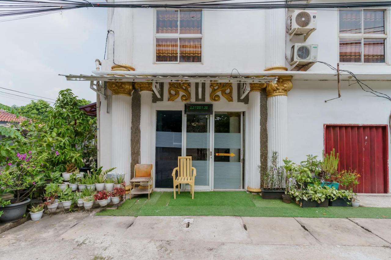 Reddoorz Syariah Near Universitas Borobudur Jakarta Exterior photo